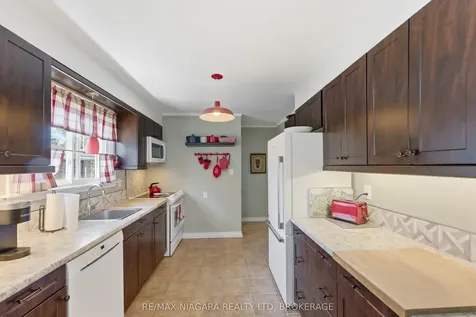 3169 Frances Avenue Niagara Falls ON L2J 2H6