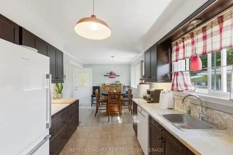 3169 Frances Avenue Niagara Falls ON L2J 2H6