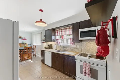 3169 Frances Avenue Niagara Falls ON L2J 2H6