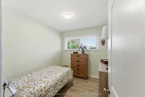3169 Frances Avenue Niagara Falls ON L2J 2H6