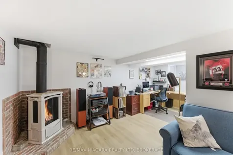 3169 Frances Avenue Niagara Falls ON L2J 2H6