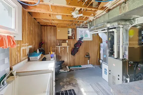 3169 Frances Avenue Niagara Falls ON L2J 2H6