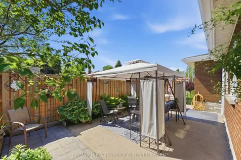3169 Frances Avenue Niagara Falls ON L2J 2H6