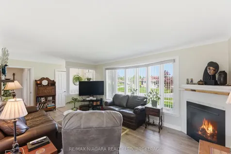 3169 Frances Avenue Niagara Falls ON L2J 2H6