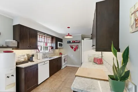 3169 Frances Avenue Niagara Falls ON L2J 2H6