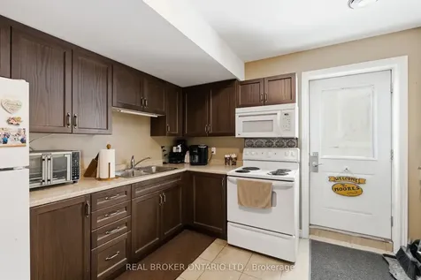 446 Scholfield Avenue N Welland ON L3B 1N2