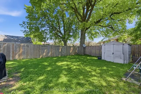 446 Scholfield Avenue N Welland ON L3B 1N2