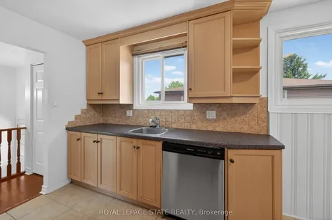 68 Duncairn Crescent Hamilton ON L9C 6G1