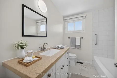 68 Duncairn Crescent Hamilton ON L9C 6G1