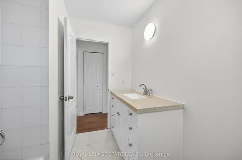 68 Duncairn Crescent Hamilton ON L9C 6G1