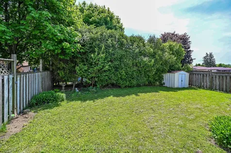 68 Duncairn Crescent Hamilton ON L9C 6G1