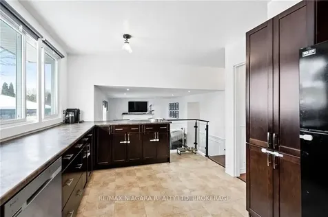 49 Royal Oak Drive St. Catharines ON L2N 6K4