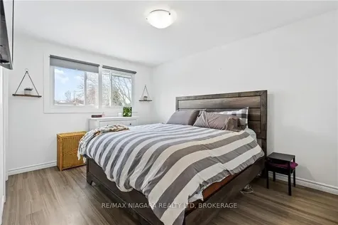 49 Royal Oak Drive St. Catharines ON L2N 6K4