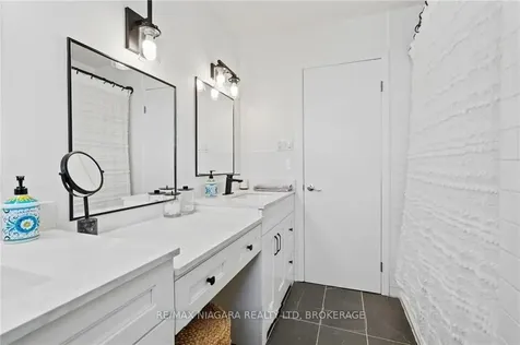 49 Royal Oak Drive St. Catharines ON L2N 6K4