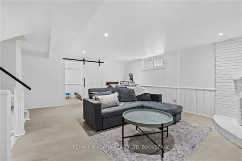 49 Royal Oak Drive St. Catharines ON L2N 6K4