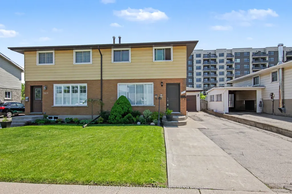 203 Moffat Drive Cambridge ON N1R 6C1