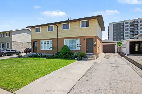 203 Moffat Drive Cambridge ON N1R 6C1