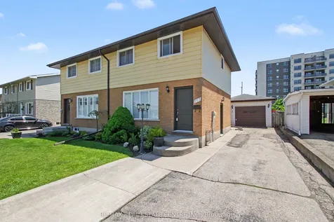 203 Moffat Drive Cambridge ON N1R 6C1