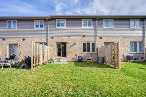 27 Dresser Lane Hamilton ON L9K 0K1