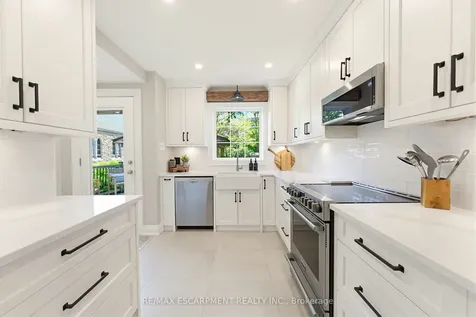 304 Parkside Drive Hamilton ON L0R 2H0