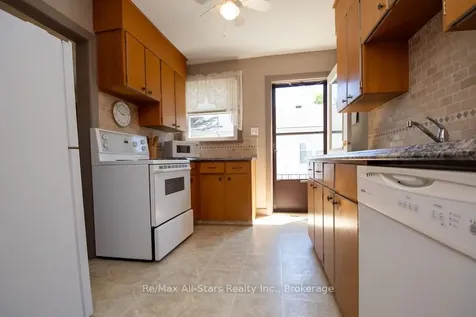 31 Adelaide Street S Kawartha Lakes ON K9V 3J6