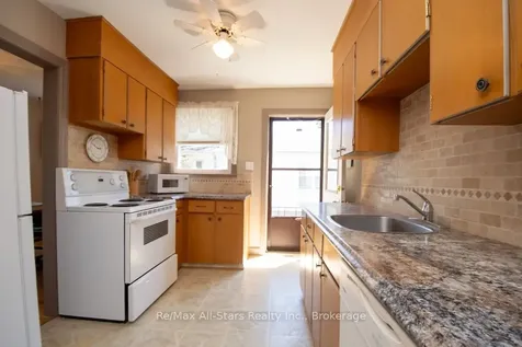 31 Adelaide Street S Kawartha Lakes ON K9V 3J6