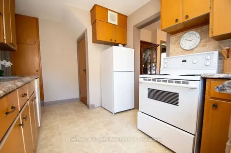 31 Adelaide Street S Kawartha Lakes ON K9V 3J6