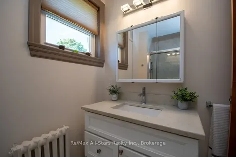 31 Adelaide Street S Kawartha Lakes ON K9V 3J6