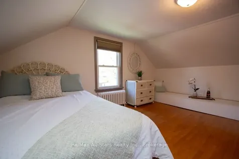 31 Adelaide Street S Kawartha Lakes ON K9V 3J6