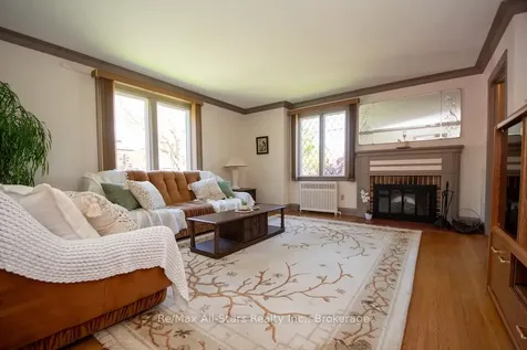 31 Adelaide Street S Kawartha Lakes ON K9V 3J6