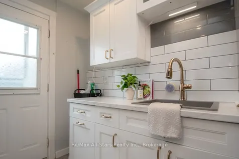 32 Adelaide Street S Kawartha Lakes ON K9V 3J7