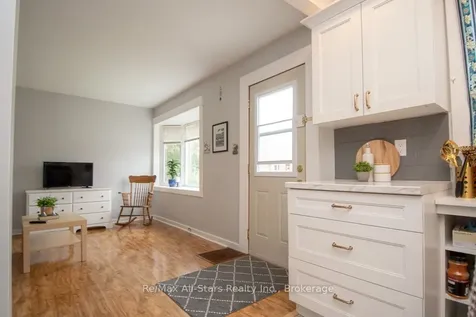 32 Adelaide Street S Kawartha Lakes ON K9V 3J7