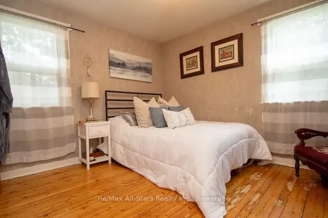 32 Adelaide Street S Kawartha Lakes ON K9V 3J7