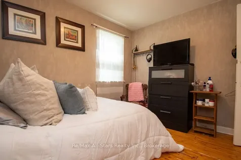 32 Adelaide Street S Kawartha Lakes ON K9V 3J7