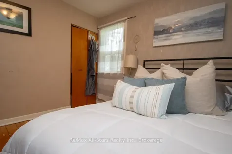 32 Adelaide Street S Kawartha Lakes ON K9V 3J7