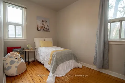 32 Adelaide Street S Kawartha Lakes ON K9V 3J7