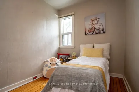 32 Adelaide Street S Kawartha Lakes ON K9V 3J7