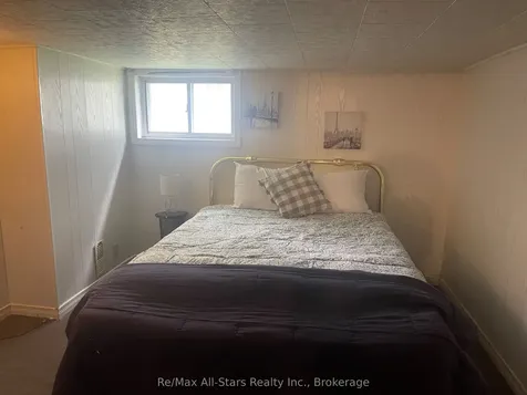32 Adelaide Street S Kawartha Lakes ON K9V 3J7