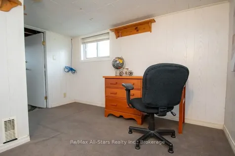 32 Adelaide Street S Kawartha Lakes ON K9V 3J7