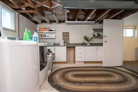 32 Adelaide Street S Kawartha Lakes ON K9V 3J7
