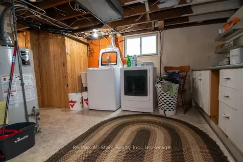 32 Adelaide Street S Kawartha Lakes ON K9V 3J7