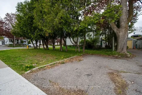 32 Adelaide Street S Kawartha Lakes ON K9V 3J7