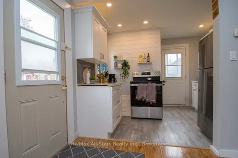 32 Adelaide Street S Kawartha Lakes ON K9V 3J7