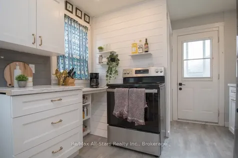 32 Adelaide Street S Kawartha Lakes ON K9V 3J7