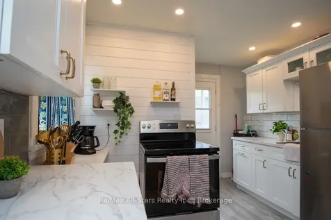 32 Adelaide Street S Kawartha Lakes ON K9V 3J7