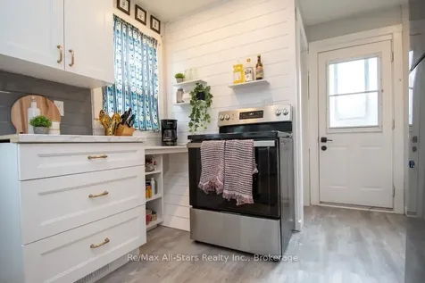 32 Adelaide Street S Kawartha Lakes ON K9V 3J7