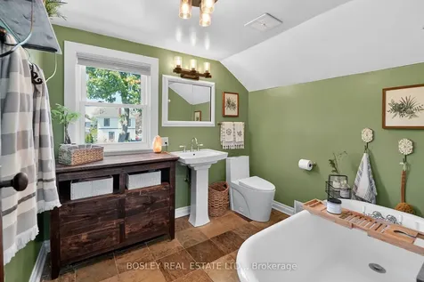 21 Chapel Street N Thorold ON L2V 2E3