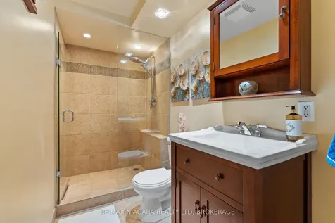 21 Allan Drive St. Catharines ON L2N 5S4