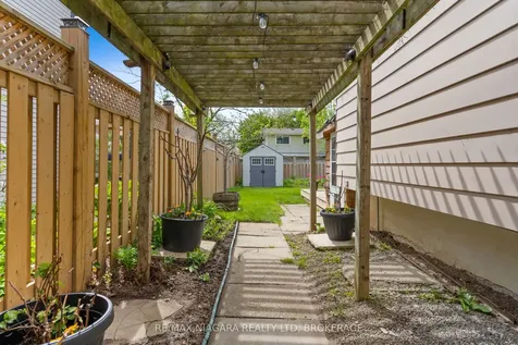 21 Allan Drive St. Catharines ON L2N 5S4