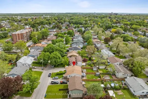 21 Allan Drive St. Catharines ON L2N 5S4